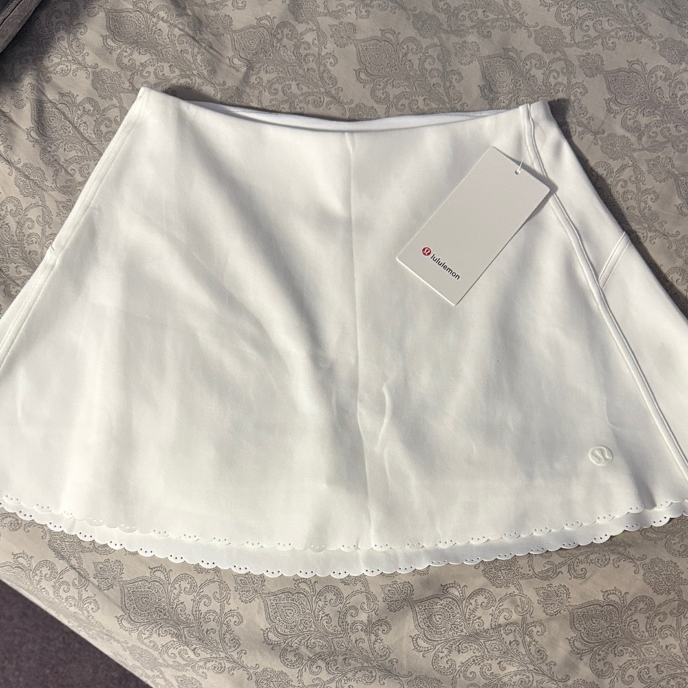Lululemon athletica Women's White A-Line Skirt Scalloped - Picture 2 of 5